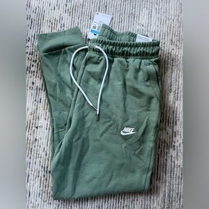 Nike joggers NWT